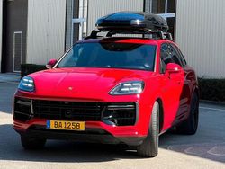 Rot Gebraucht 2024 Porsche Cayenne Turbo E-Hybrid SUV | 134.000 €