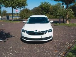 Weiß Gebraucht 2019 Skoda Octavia Style Kombi | 16.500 € (Fairer Preis)