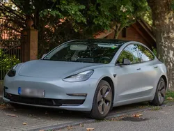 Grau Gebraucht 2023 Tesla Model 3 Long Range RWD Limousine | 33.000 € (Fairer Preis)
