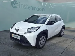 Weiß Gebraucht 2024 Toyota Aygo Kleinwagen | 17.499 € (Etwas zu teuer)