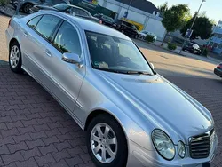 Silber Gebraucht 2006 Mercedes E220 Classic Limousine | 3.600 € (Fairer Preis)