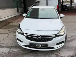 Weiß Gebraucht 2016 Opel Astra Dynamic Limousine | 9.200 € (Guter Preis)