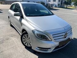 Silber Gebraucht 2012 Mercedes B200 Van / Kleinbus | 9.999 € (Fairer Preis)