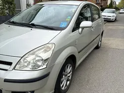 Silber Gebraucht 2004 Toyota Corolla Verso Van / Kleinbus | 3.800 € (Guter Preis)