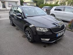 Schwarz Gebraucht 2014 Skoda Octavia Ambition Kombi | 5.490 € (Guter Preis)