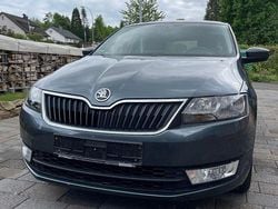 Grau Gebraucht 2014 Skoda Rapid Ambition Limousine | 6.050 € (Fairer Preis)