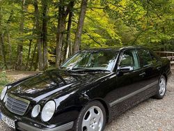 Schwarz Gebraucht 1999 Mercedes E430 Elegance Limousine | 12.000 €