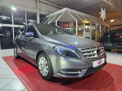 Grau Gebraucht 2012 Mercedes B200 Van / Kleinbus | 13.900 € (Teuer)