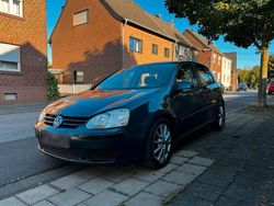 Blau Gebraucht 2004 VW Golf V Kleinwagen | 2.990 € (Fairer Preis)