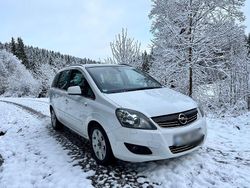 Weiß Gebraucht 2010 Opel Zafira Limousine | 4.100 €