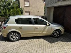 Gelb Gebraucht 2004 Opel Astra Kleinwagen | 2.500 € (Fairer Preis)