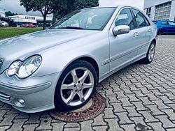 Silber Gebraucht 2005 Mercedes C220 Sportline Limousine | 3.880 € (Etwas zu teuer)