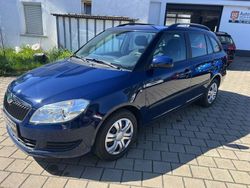 Blau Gebraucht 2013 Skoda Fabia Ambition Kleinwagen | 4.490 € (Fairer Preis)