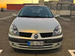 Grau Gebraucht 2002 Renault Clio II Kleinwagen | 999 € (Guter Preis)