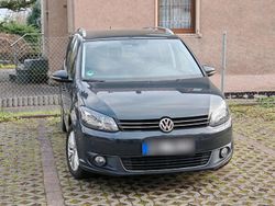 Grau Gebraucht 2014 VW Touran Van / Kleinbus | 10.000 € (Fairer Preis)