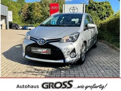 Silber Gebraucht 2017 Toyota Yaris Hybrid Edition-S Limousine | 14.900 € (Fairer Preis)
