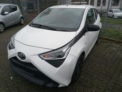 Weiß Gebraucht 2020 Toyota Aygo Kleinwagen | 7.990 € (Fairer Preis)
