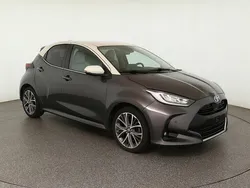 Grau Gebraucht 2021 Toyota Yaris Hybrid Elegant Kleinwagen | 19.460 € (Fairer Preis)