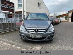Grau Gebraucht 2011 Mercedes B180 Van / Kleinbus | 7.399 € (Fairer Preis)