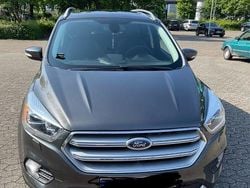 Grau Gebraucht 2017 Ford Kuga ST-Line SUV | 13.700 € (Guter Preis)