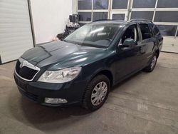 Grün Gebraucht 2013 Skoda Octavia Ambition Kombi | 4.950 € (Guter Preis)