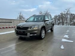 Grün Gebraucht 2014 Skoda Yeti SUV | 10.980 € (Fairer Preis)
