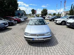 Silber Gebraucht 2002 VW Golf IV Kleinwagen | 1.750 €