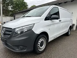 Arktikweiss Gebraucht 2023 Mercedes Vito Van / Kleinbus | 21.900 €