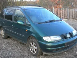 Grün Gebraucht 1997 VW Sharan Van / Kleinbus | 1.350 €