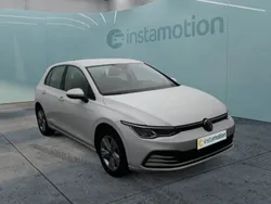 Weiß Gebraucht 2024 VW Golf VIII Life Limousine | 26.299 € (Fairer Preis)