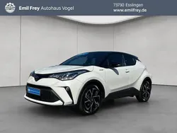 Novaweiß perleffekt / dach schwarz Gebraucht 2021 Toyota C-HR Plus SUV | 22.980 € (Fairer Preis)