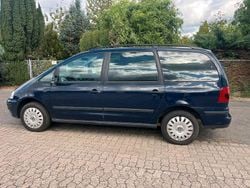 Blau Gebraucht 2010 VW Sharan Van / Kleinbus | 1.700 €