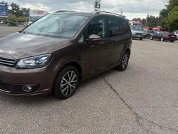 Braun Gebraucht 2010 VW Touran Van / Kleinbus | 6.800 € (Guter Preis)