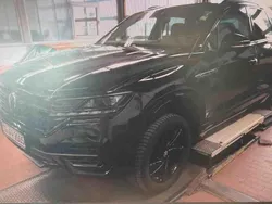 Deep black perleffekt Gebraucht 2021 VW Touareg R-line SUV | 55.790 € (Etwas zu teuer)