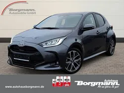 Grau Gebraucht 2024 Toyota Yaris Hybrid Style Limousine | 25.250 € (Guter Preis)