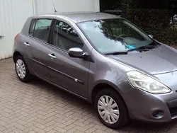 Grau Gebraucht 2011 Renault Clio III Limousine | 3.499 € (Fairer Preis)