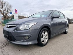 Grau Gebraucht 2011 Hyundai i30 Classic Limousine | 2.999 € (Guter Preis)