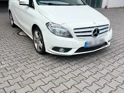 Weiß Gebraucht 2013 Mercedes B180 Van / Kleinbus | 8.700 € (Teuer)
