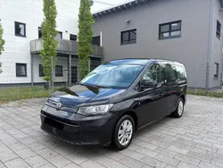 Schwarz Gebraucht 2022 VW Caddy Maxi Life Van / Kleinbus | 13.990 €