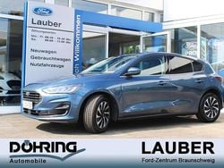 Chromablau Gebraucht 2024 Ford Focus Titanium Limousine | 21.475 € (Guter Preis)