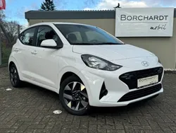 Atlas white / sol (weiss) Neu 2024 Hyundai i10 Trend Kleinwagen | 15.280 € (Guter Preis)
