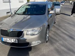 Gelb Gebraucht 2010 Skoda Superb Elegance Kombi | 6.700 € (Fairer Preis)