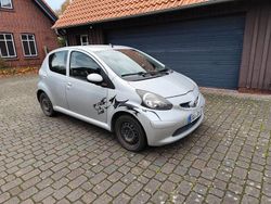 Silber Gebraucht 2007 Toyota Aygo Kleinwagen | 1.750 € (Fairer Preis)