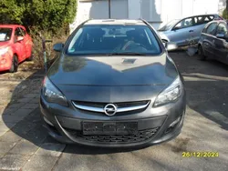 Grau Gebraucht 2014 Opel Astra Edition Kombi | 2.980 € (Fairer Preis)