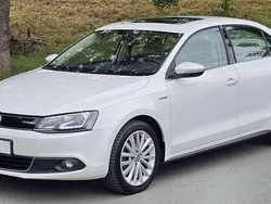 Weiß Gebraucht 2013 VW Jetta Hybrid Highline Limousine | 8.900 €