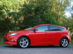 Rot Gebraucht 2013 Ford Focus Sport Limousine | 5.990 € (Guter Preis)