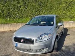 Silber Gebraucht 2010 Fiat Linea Limousine | 2.990 €