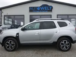 Grau Gebraucht 2021 Dacia Duster Celebration SUV | 16.990 € (Fairer Preis)