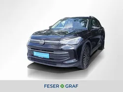 Deep black perleffekt Gebraucht 2024 VW Tiguan Life SUV | 33.440 € (Guter Preis)