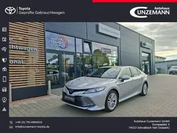 Silber Gebraucht 2019 Toyota Camry Executive Limousine | 23.890 € (Guter Preis)